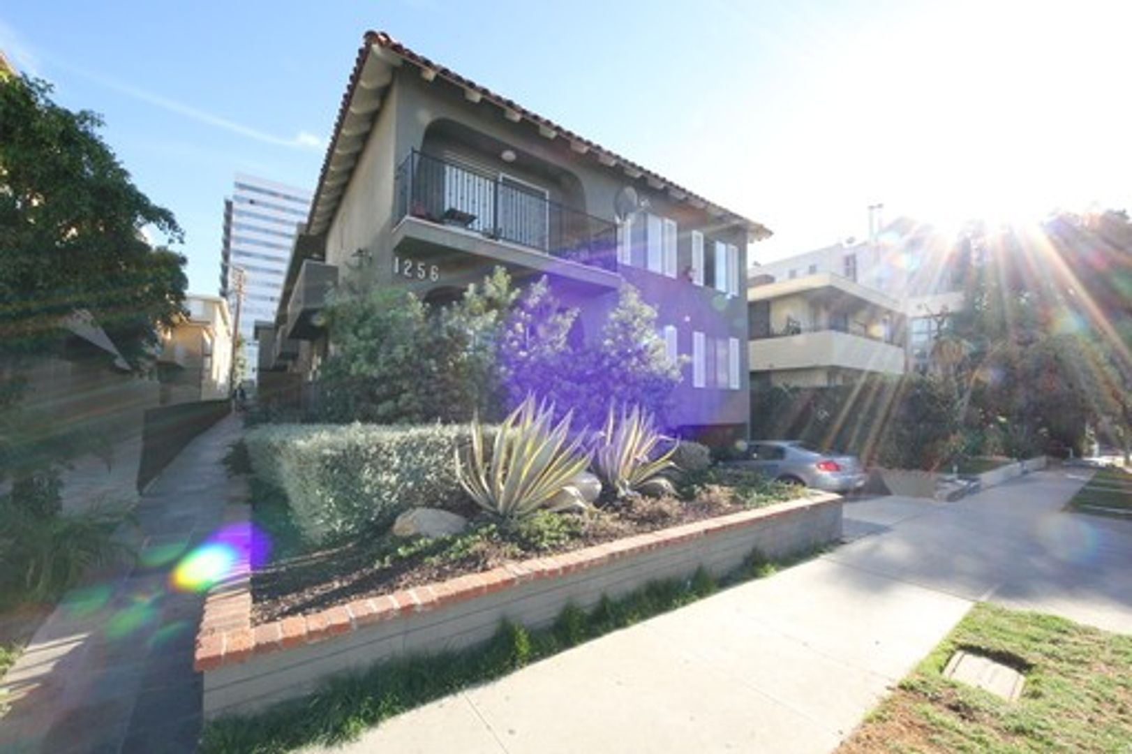 Los Angeles Apartment: 1256 Granville Avenue