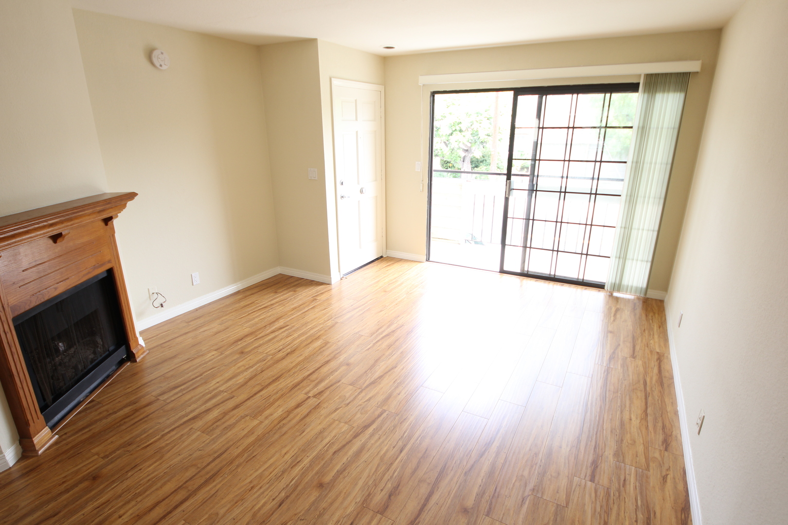 Los Angeles Apartment: 1600 South Bundy Drive