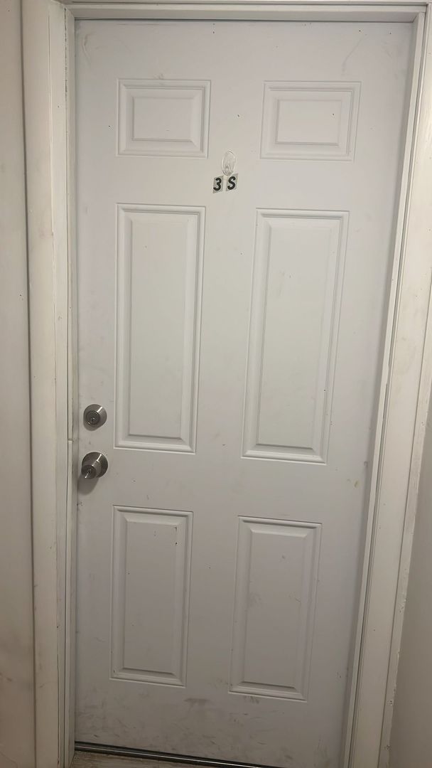 Waterbury Apartment: 27 Hickory St