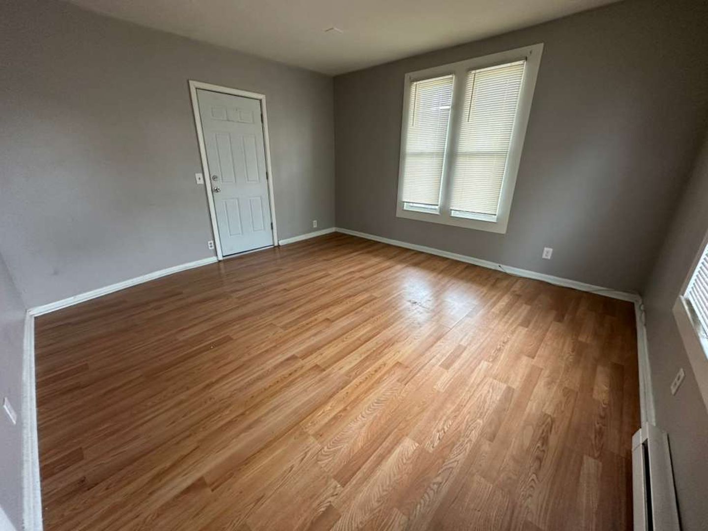 Waterbury Apartment: 27 Hickory St