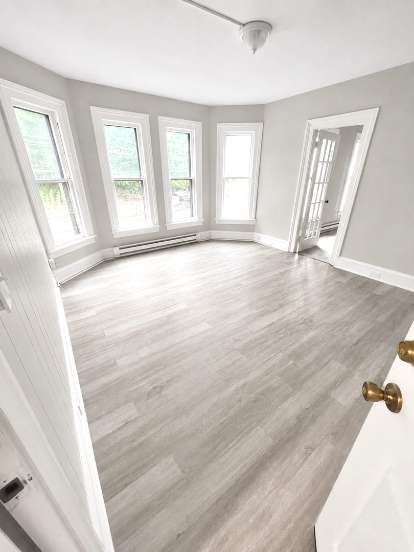 Waterbury Apartment: 74 Holmes Ave
