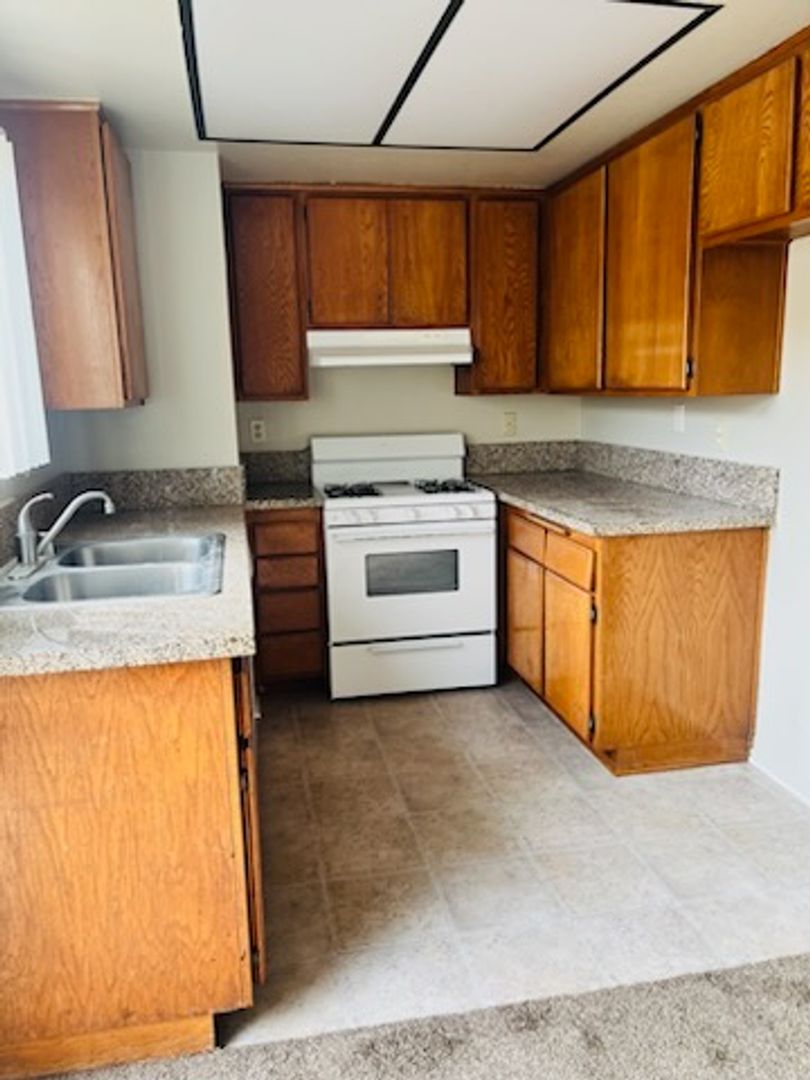 Ontario Apartment: 3152 Triumph Ln