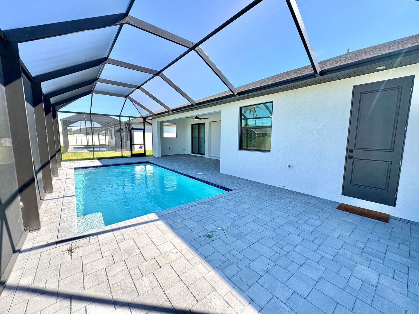 Cape Coral House: 829 NE 11th St