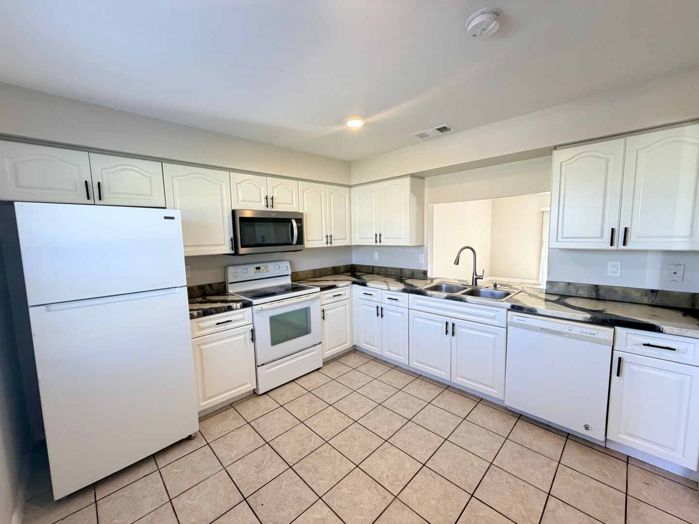 Cape Coral Apartment: 527 SE 5th Pl