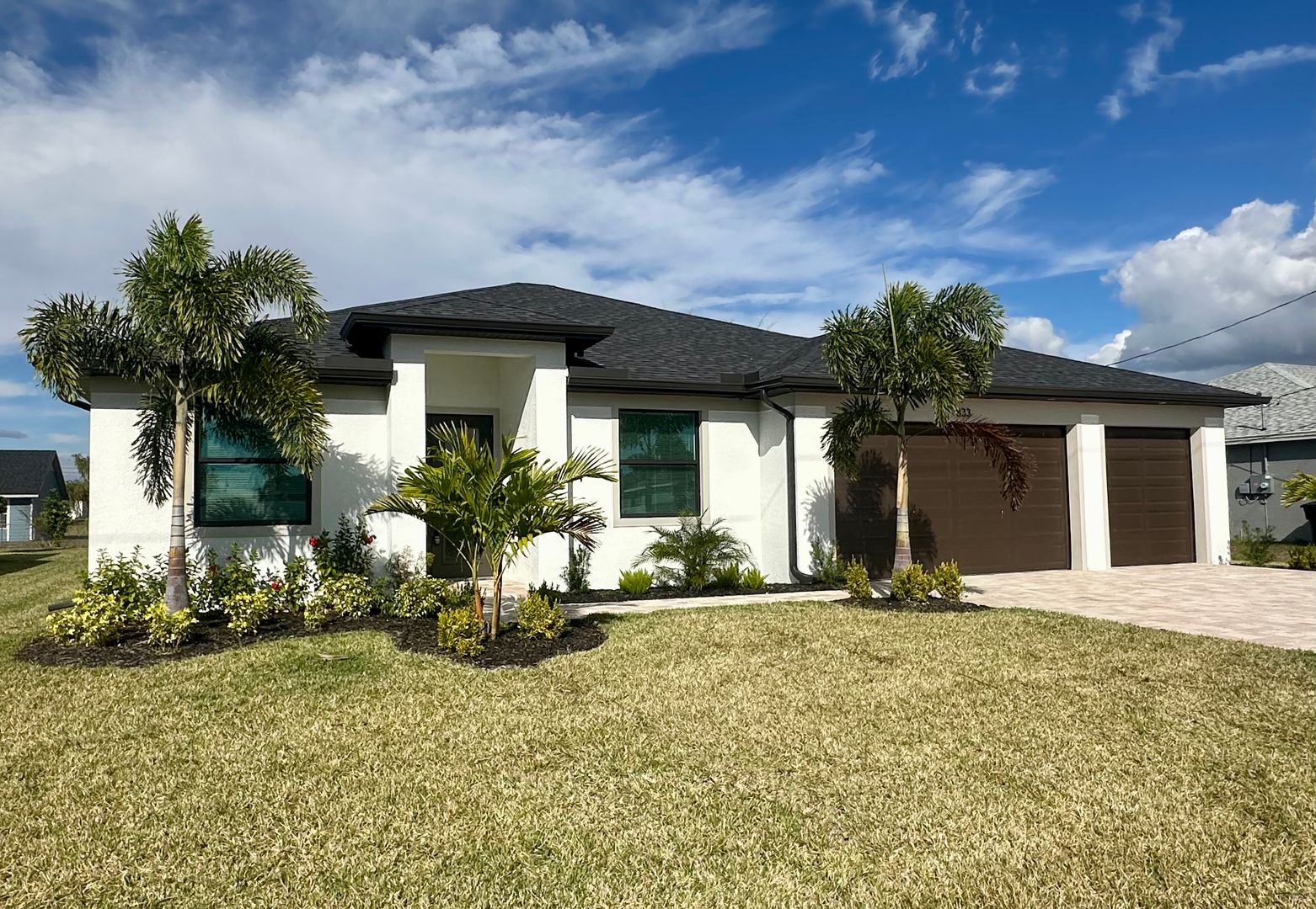 Cape Coral House: 833 NE 11th St