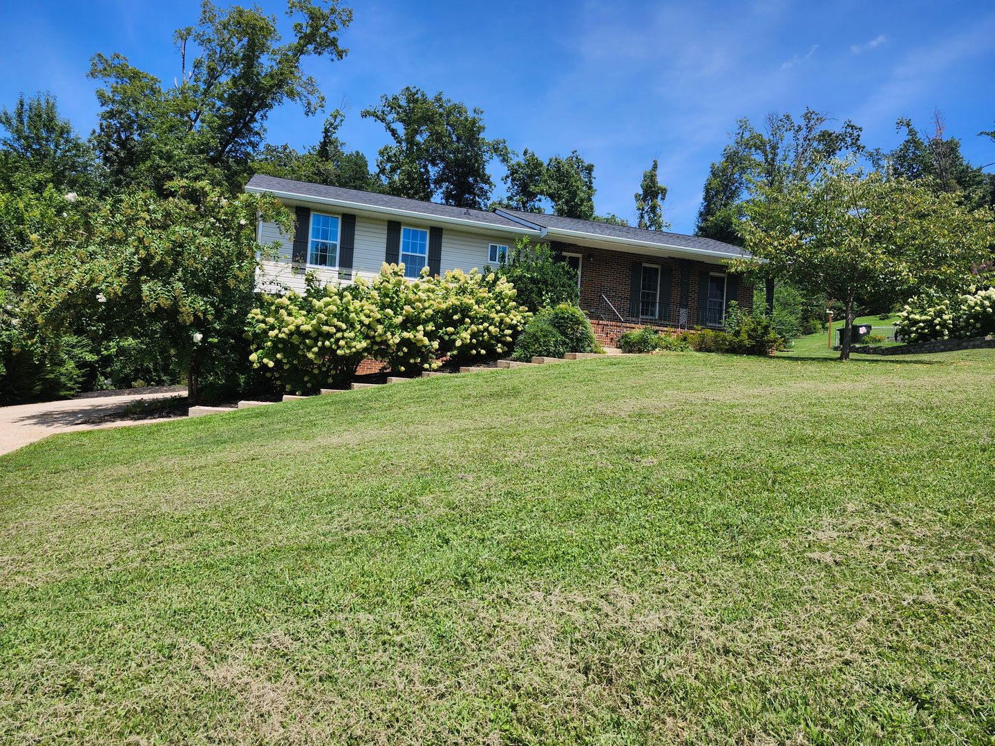 Chattanooga House: 2924 Old Britain Circle
