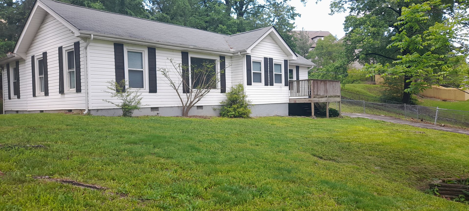 Chattanooga House: 2081 Mae Dell Road