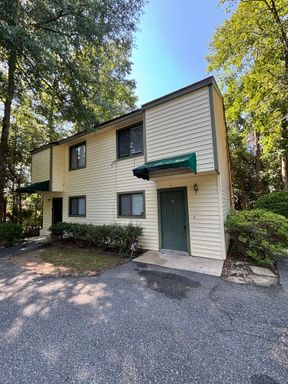 Updated townhome just near Midtown – photo 1