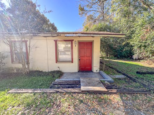 Private end unit-Near FSU** Half off first months rent** – photo 1