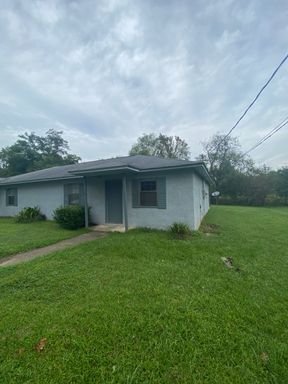 Duplex In Lake Jackson – photo 1