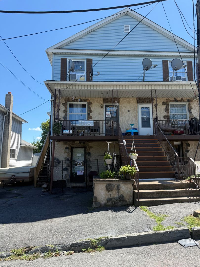 Pittston Apartment: 152 Elizabeth St