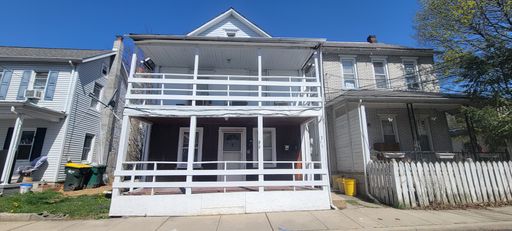 Freshly Updated 2-Bedroom Apartment with New Flooring in Pen Argyl