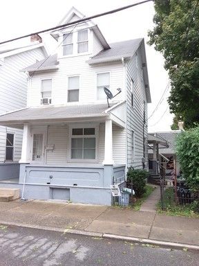 First Floor 1 Bedroom Apartment with Private Entrance – Allentown – photo 1