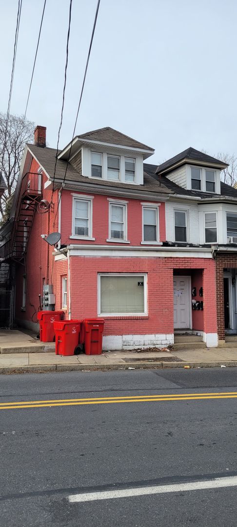 Bethlehem Apartment: 516 Broadway