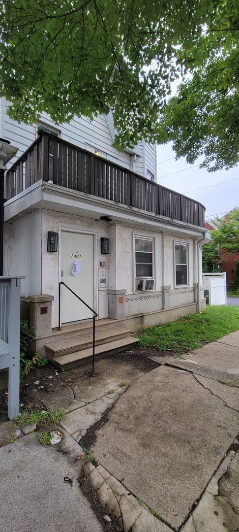 Easton Apartment: 1401 Washington Street