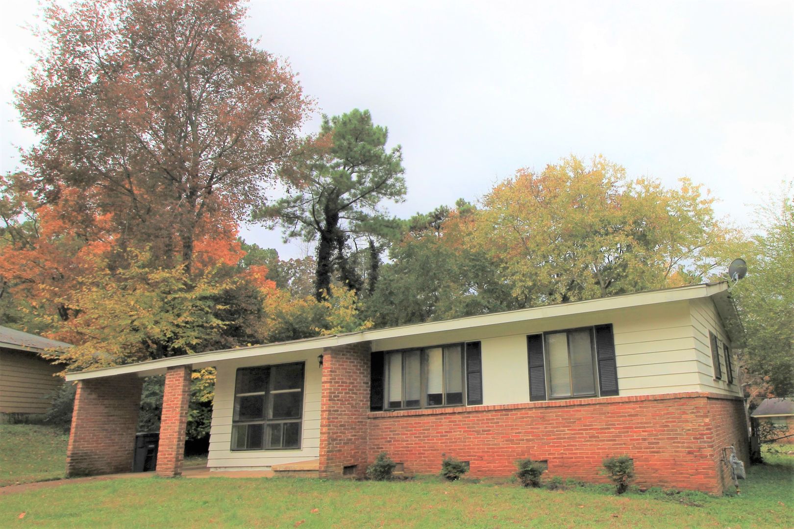 Huntsville House: 3104 Acklen Dr SW