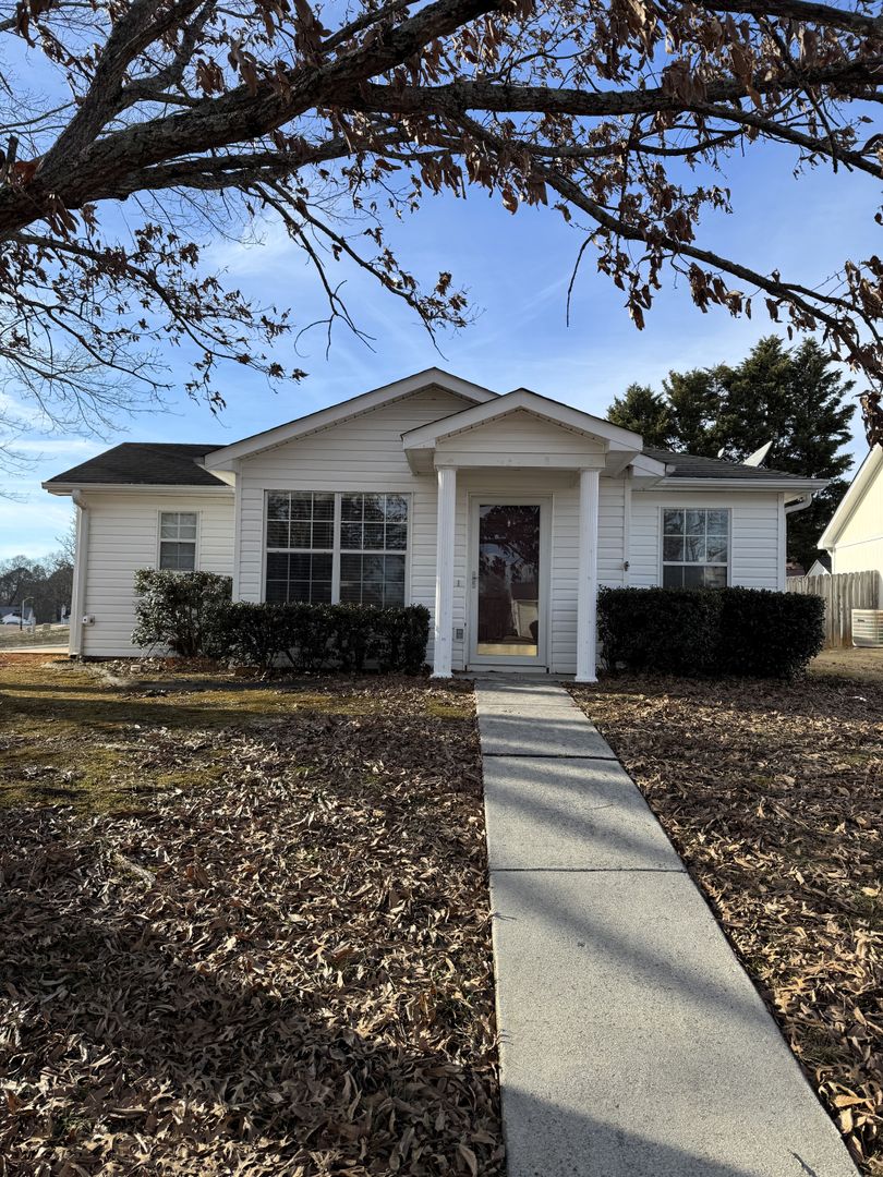 Madison House: 107 Sugar Bluff Ln NW