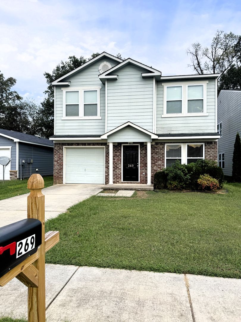Meridianville House: 269 Bermuda Lakes Dr.