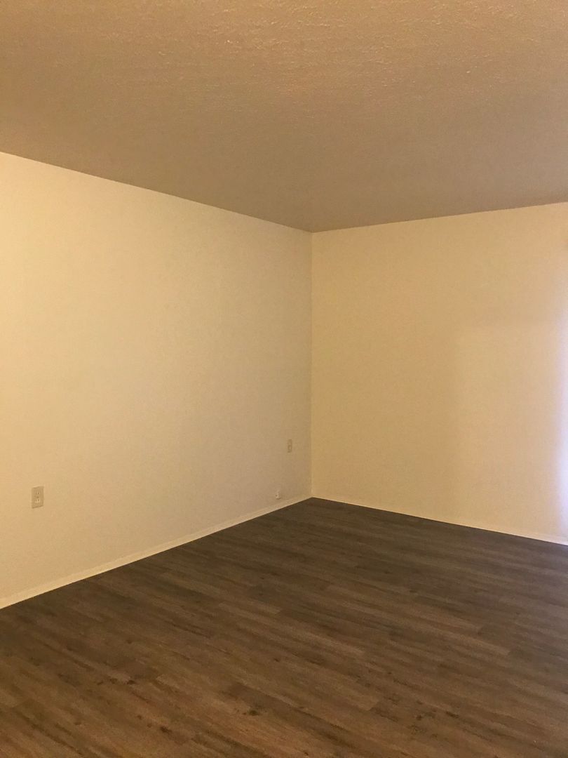 Hobbs Apartment: 2021 N. Jefferson