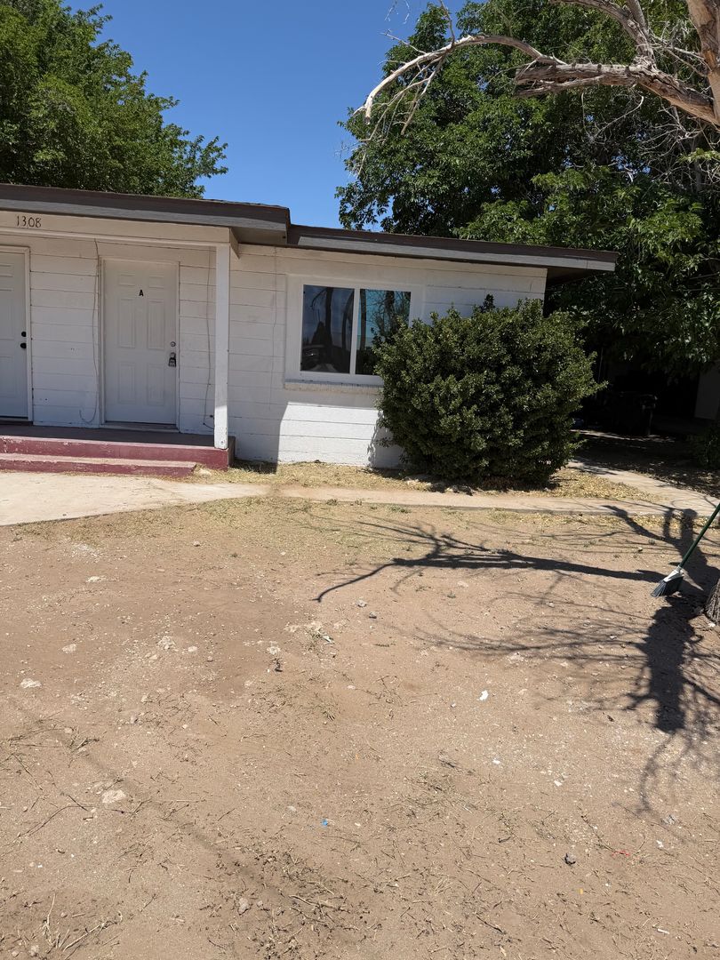 CARLSBAD Apartment: 1308 W CHURCH
