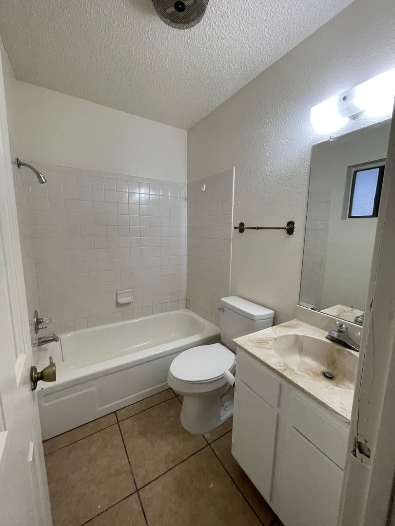 Hobbs Apartment: 301-345 Sunset pl