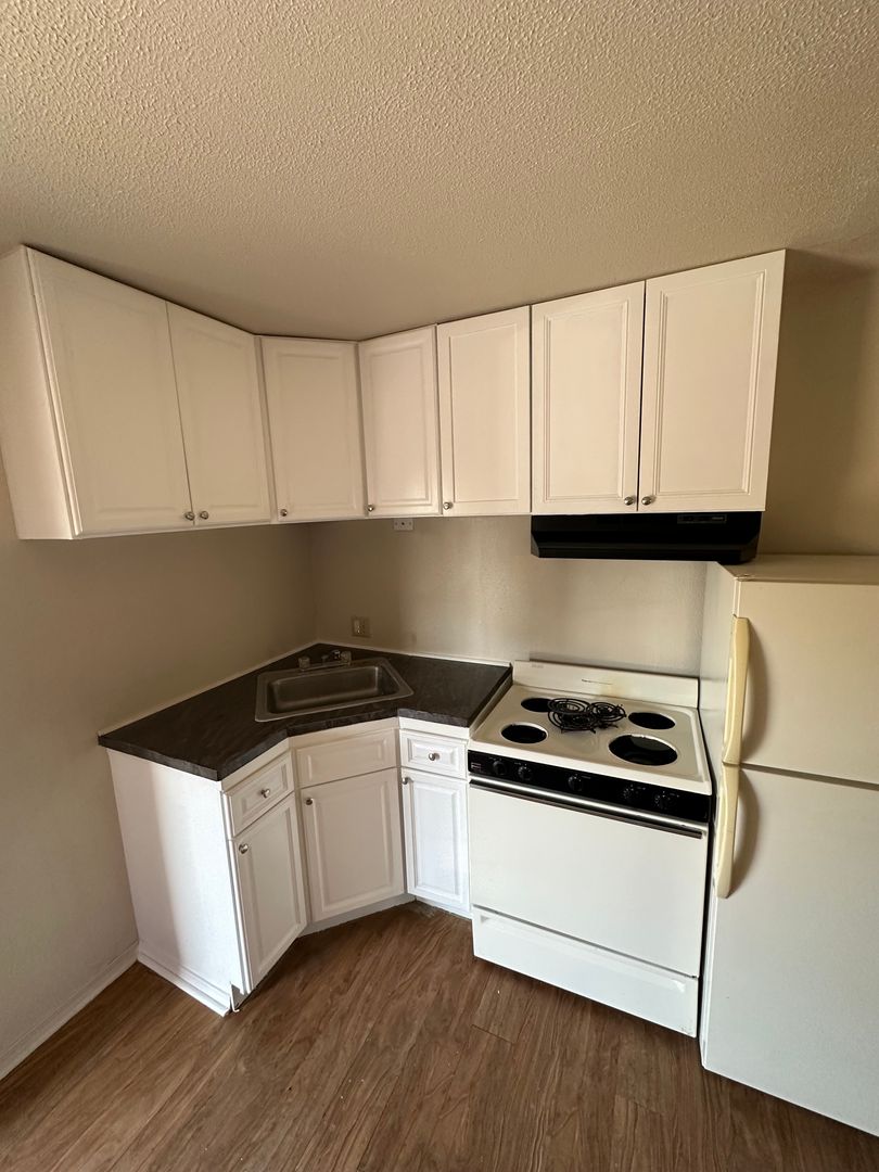 Hobbs Apartment: 2021 N. Jefferson