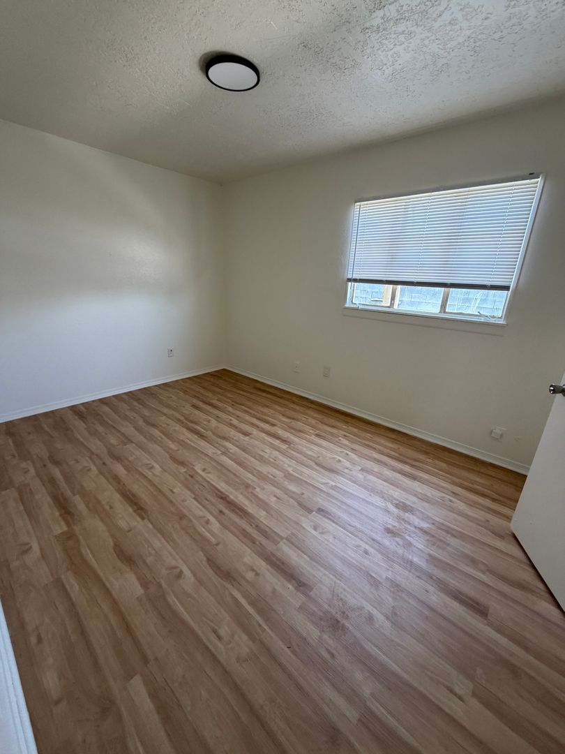 CARLSBAD Apartment: 1206 W CHURCH