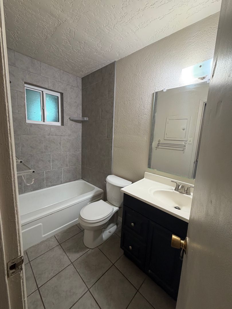 Hobbs Apartment: 2021 N. Jefferson