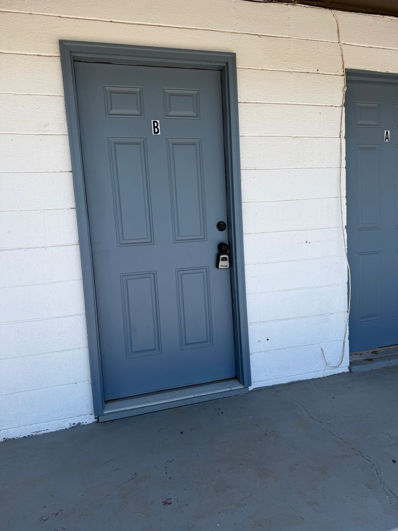 CARLSBAD Apartment: 1308 W CHURCH
