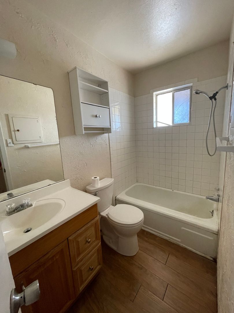 Hobbs Apartment: 2021 N. Jefferson