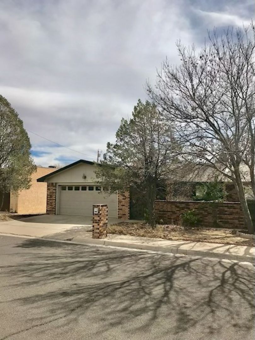 Garden home excellent condition