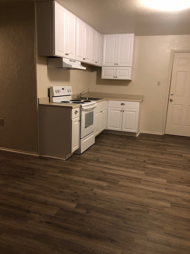 Hobbs Apartment: 2021 N. Jefferson