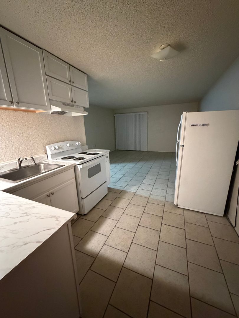Hobbs Apartment: 2021 N. Jefferson