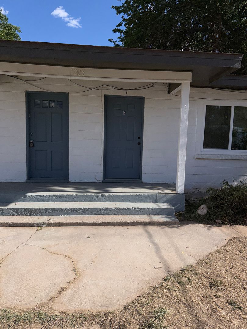 CARLSBAD Apartment: 1308 W CHURCH