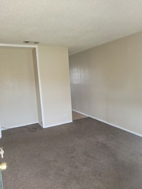 2 bed 1 bath Nice apartment. Washer dryer included! – photo 1