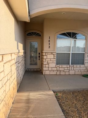 Very nice 3 bedroom 2 bath with garage – photo 1