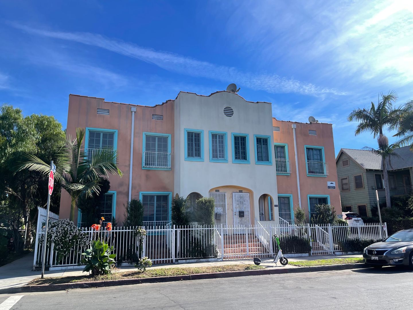 Los Angeles Apartment: 3000-3006 Kenwood Avenue