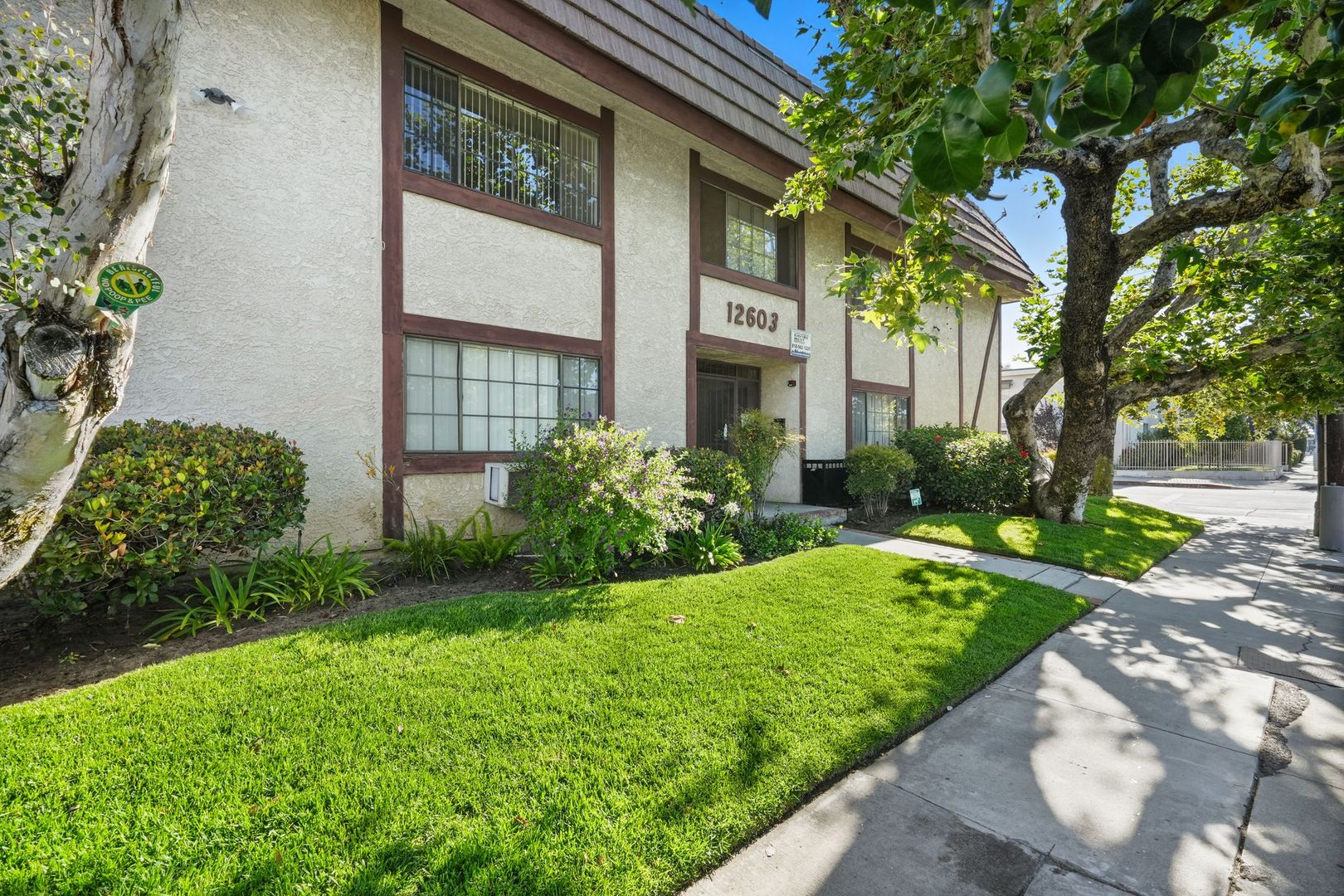 North Hollywood Apartment: 12603 Oxnard Street