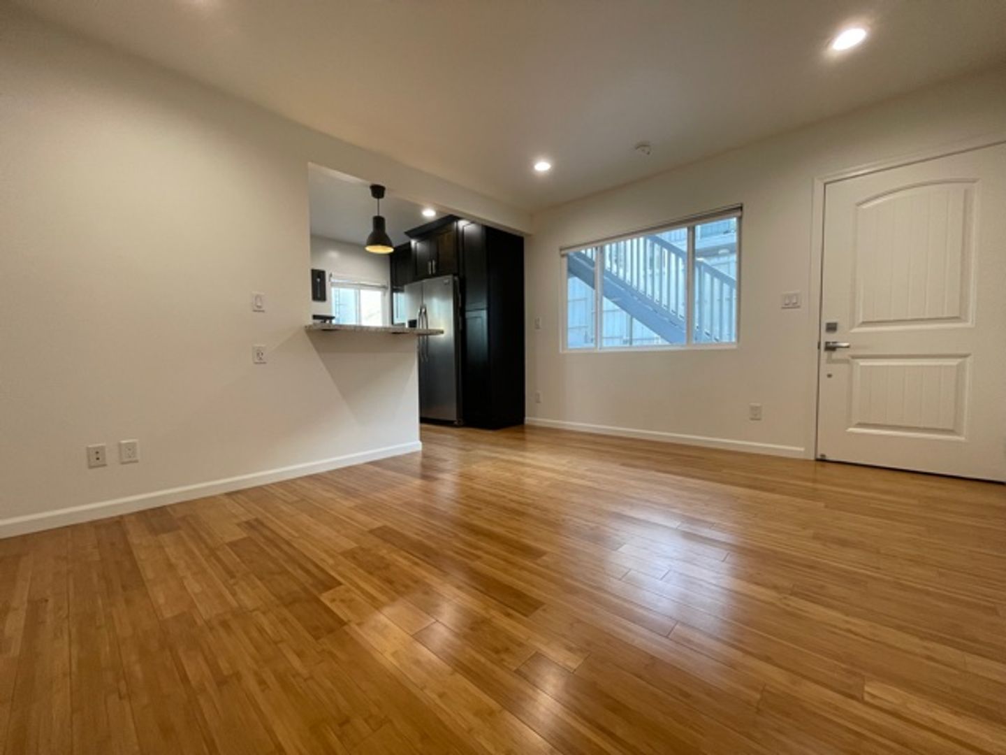 Burbank Apartment: 254-256 W. Tujunga Avenue