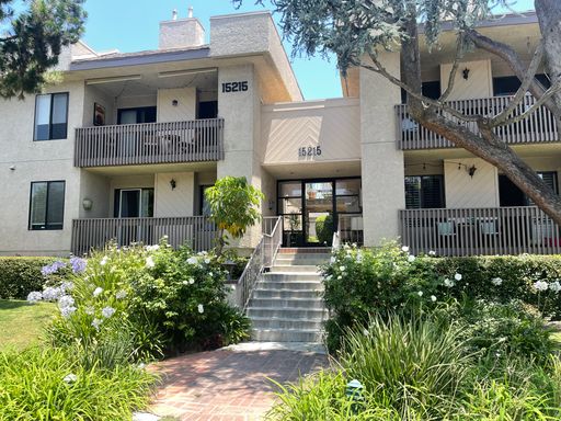SHERMAN OAKS!!!: FANTASTIC 2 BEDROOM + 1 1/2 BATHROOM CONDO! – photo 1