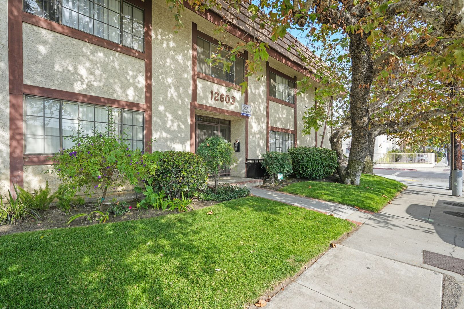 North Hollywood Apartment: 12603 Oxnard Street