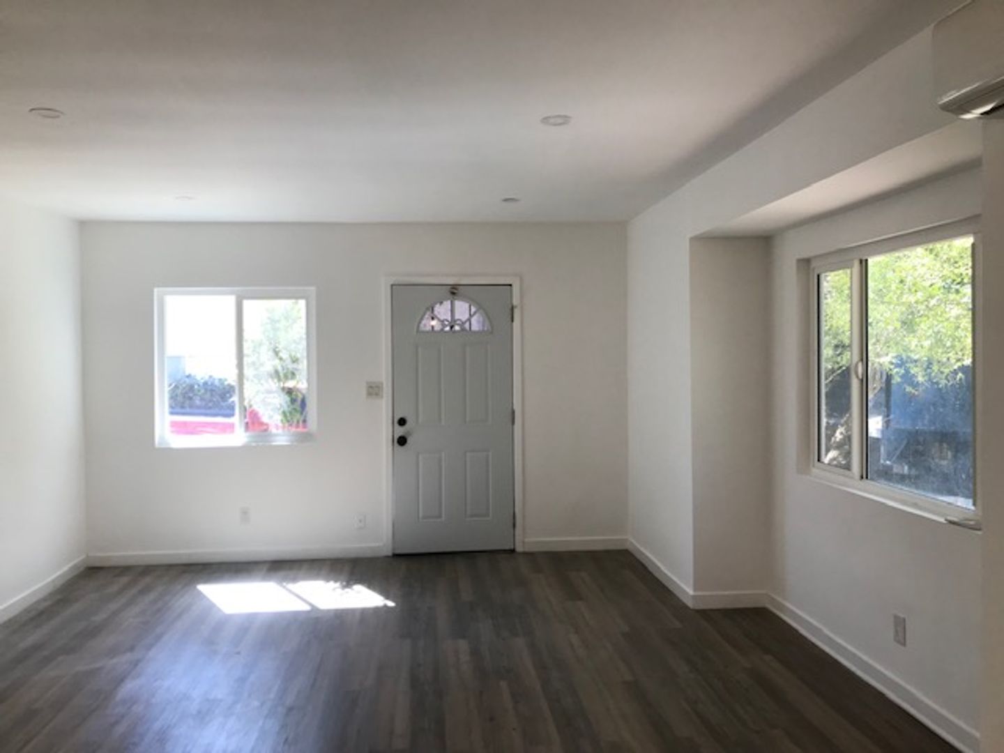 North Hollywood Apartment: 6932-6934 Agnes Avenue