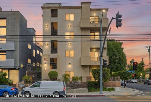 Studio City: Ultra-Modern 3BR + 2 1/2 BA Townhouse – photo 1