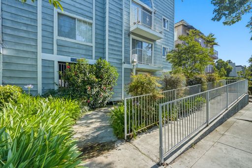 FIRST FLOOR 1BR + 1BA UNIT IN NOHO ARTS DISTRICT - AVAILABLE NOW! – photo 1