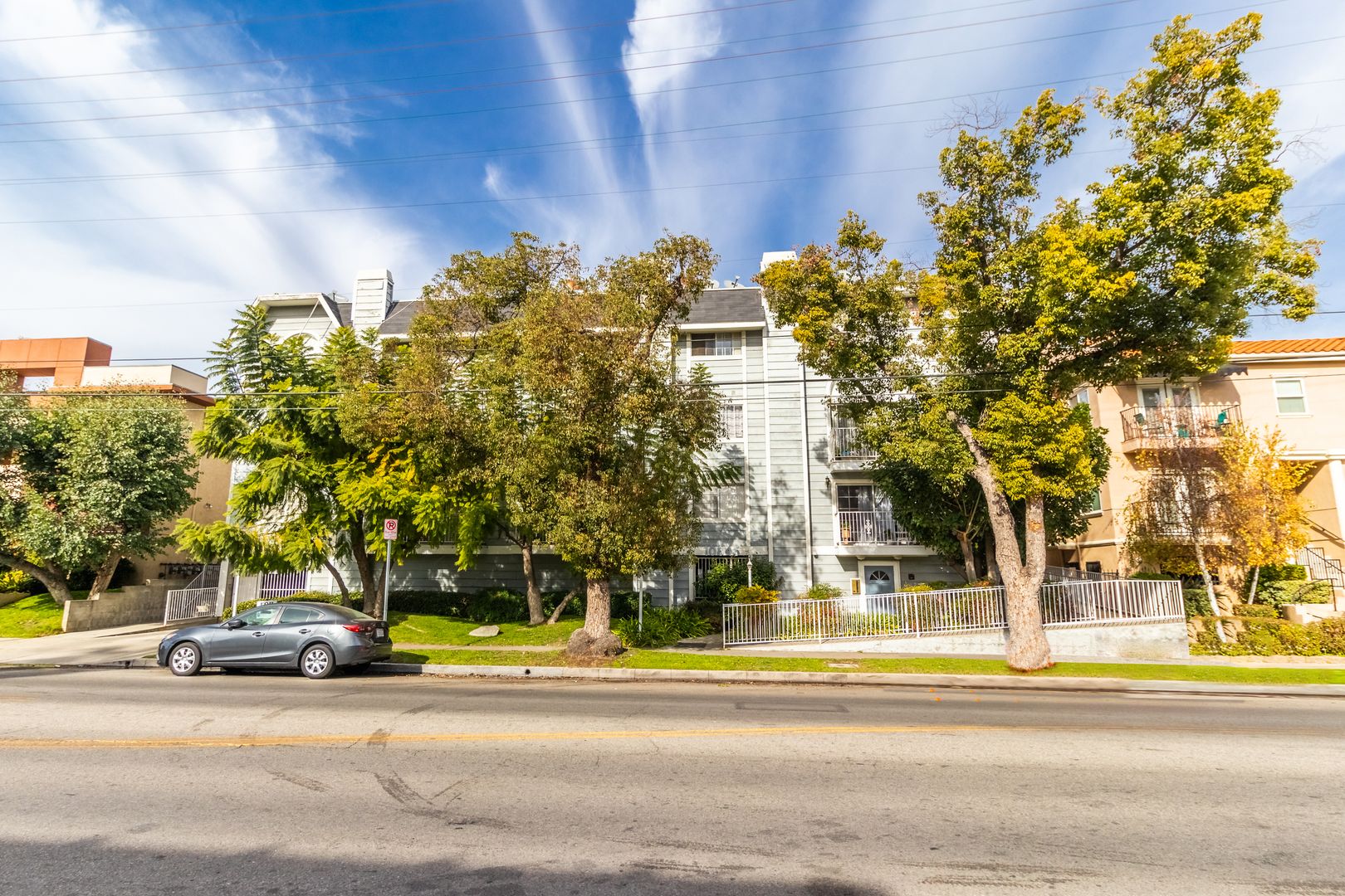 North Hollywood Apartment: 10845 Camarillo Street
