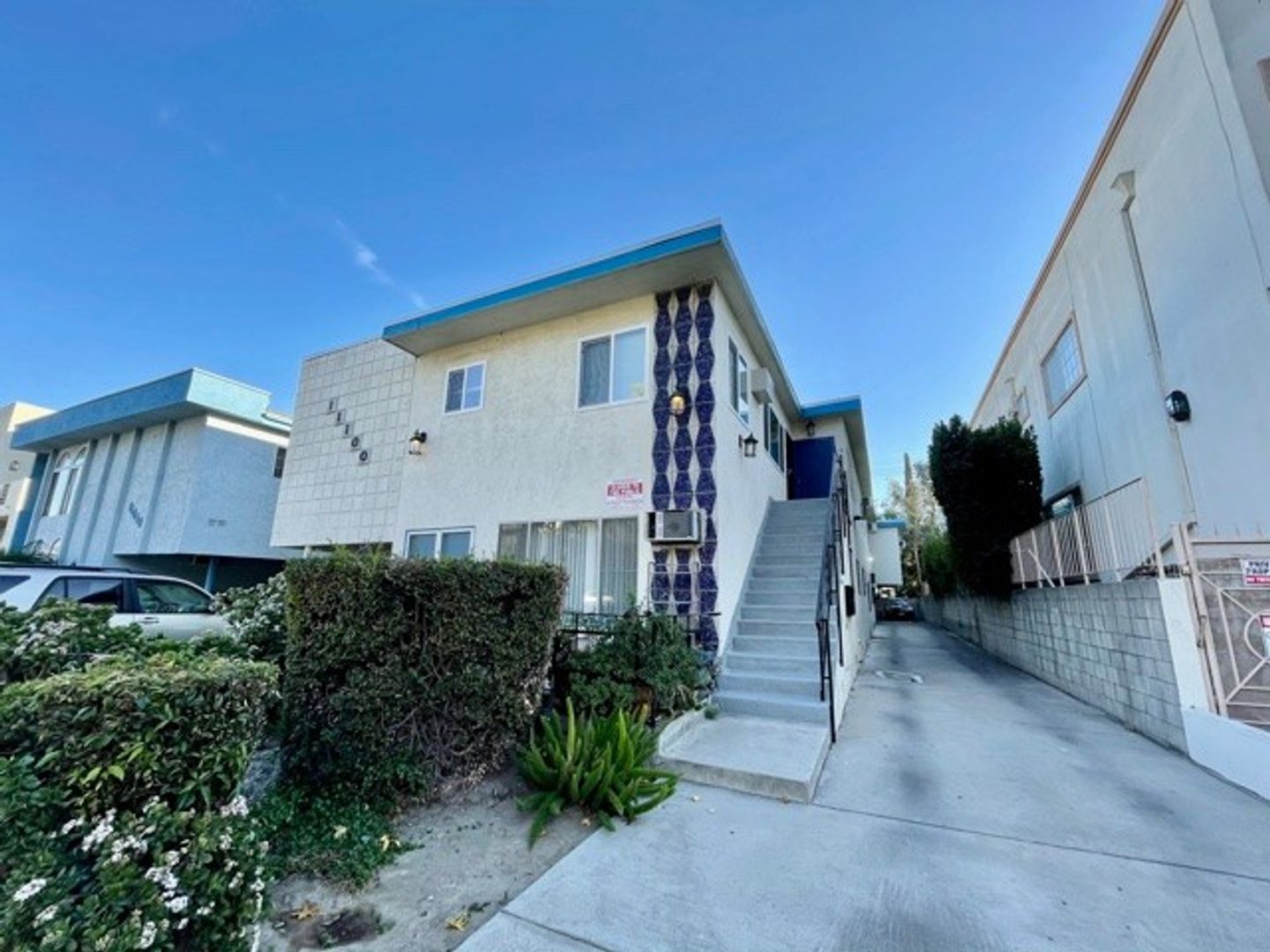 West Toluca Lake Apartment: 11100 Camarillo Street