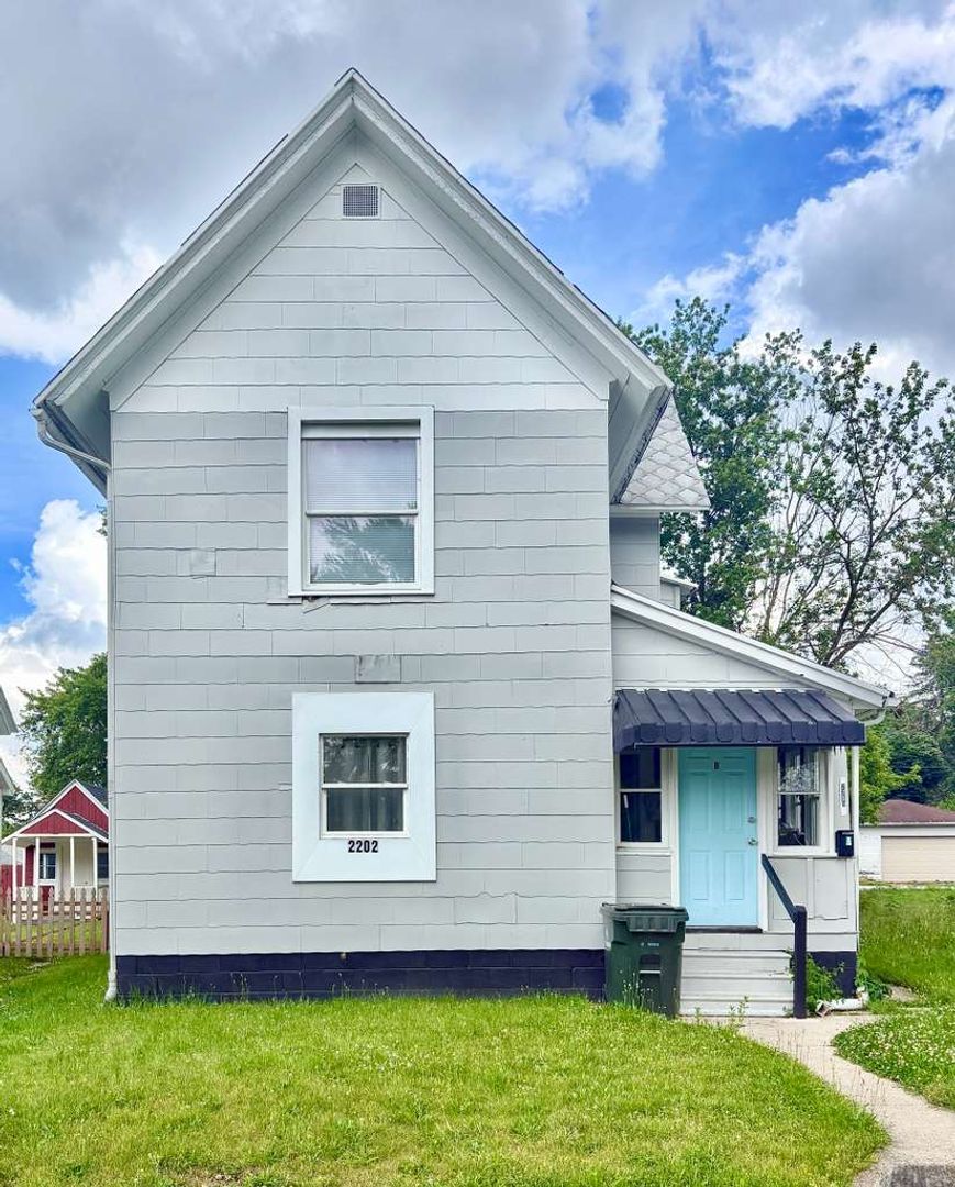 South Bend Apartment: 2202 Kemble Avenue