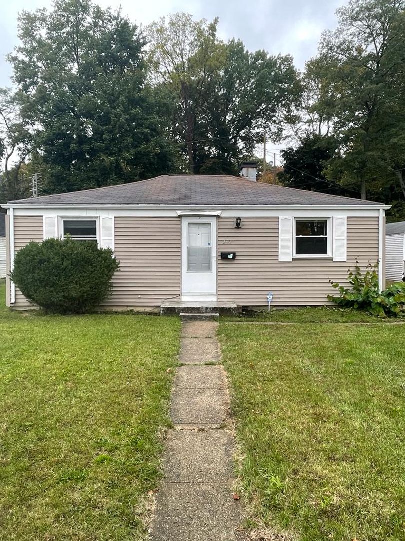 South Bend House: 2421 Hollywood Pl.