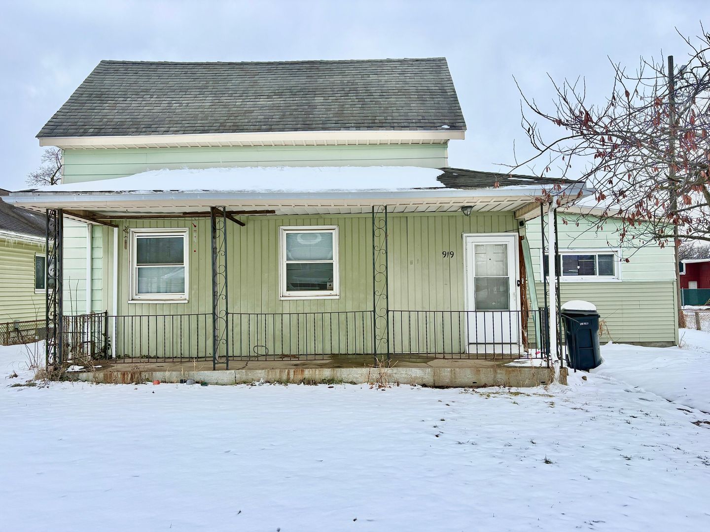 South Bend Apartment: 919 S 25th St