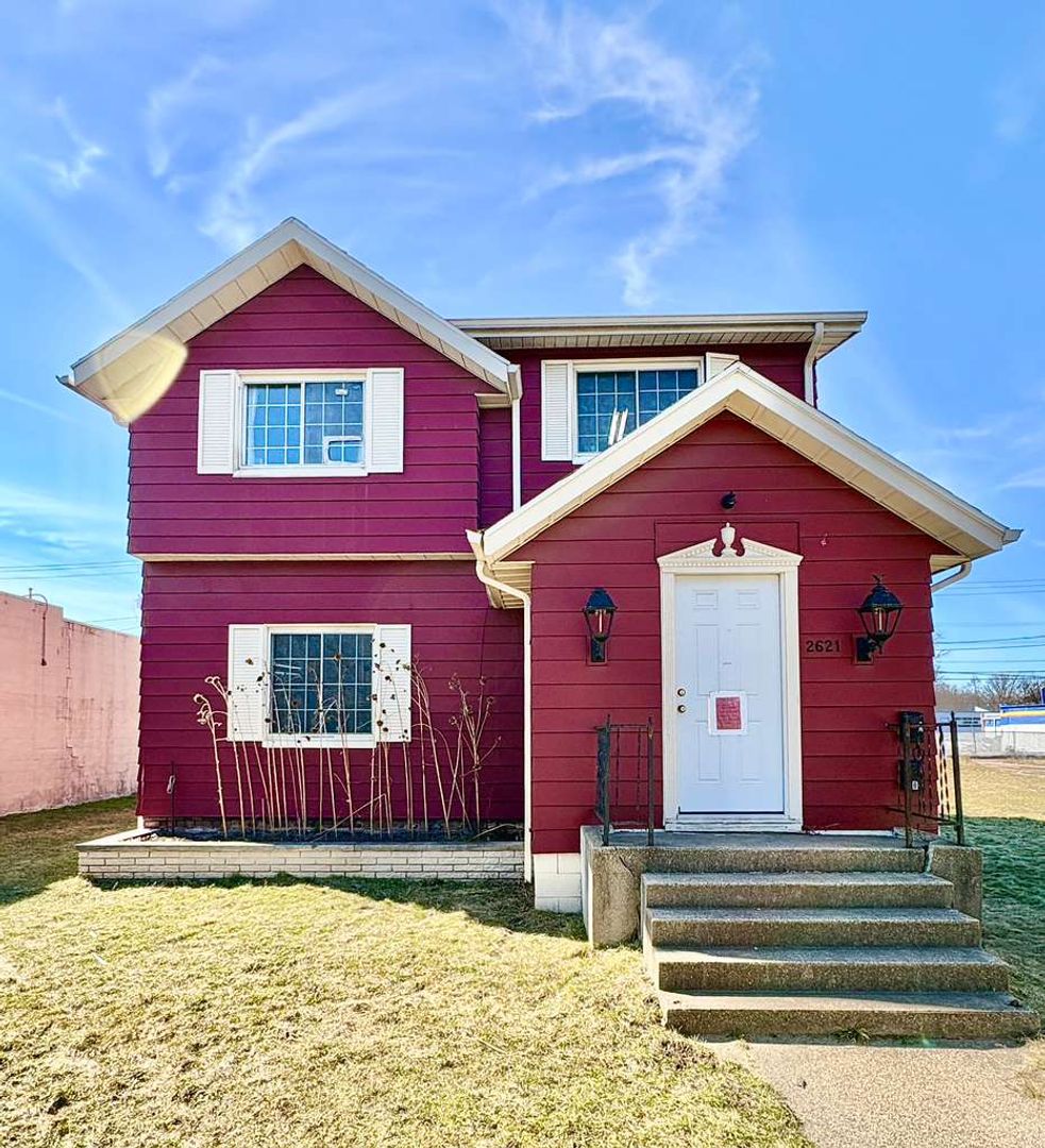 South Bend Apartment: 2621 S. Michigan